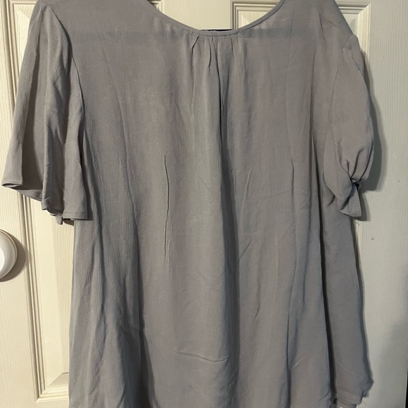 DAVI & DANI Floral Embroidered Blouse in Gray - Picture 2 of 2